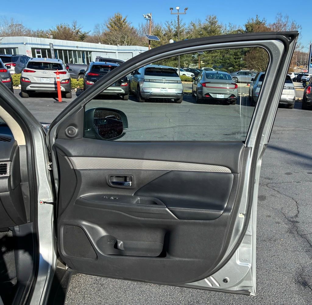 Used 2020 Mitsubishi Outlander SEL image 47