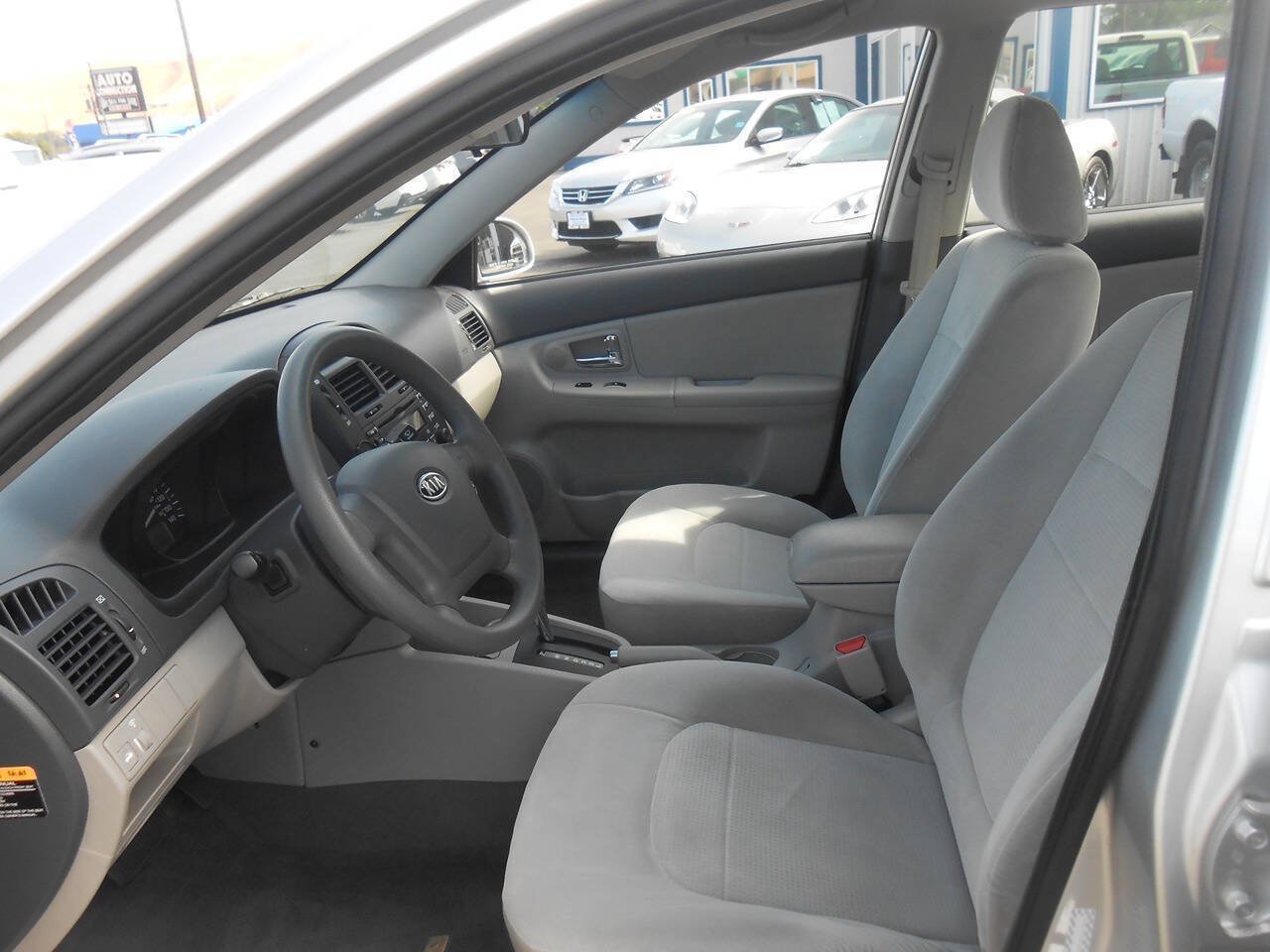 Used 2009 Kia Spectra EX FWD image 10