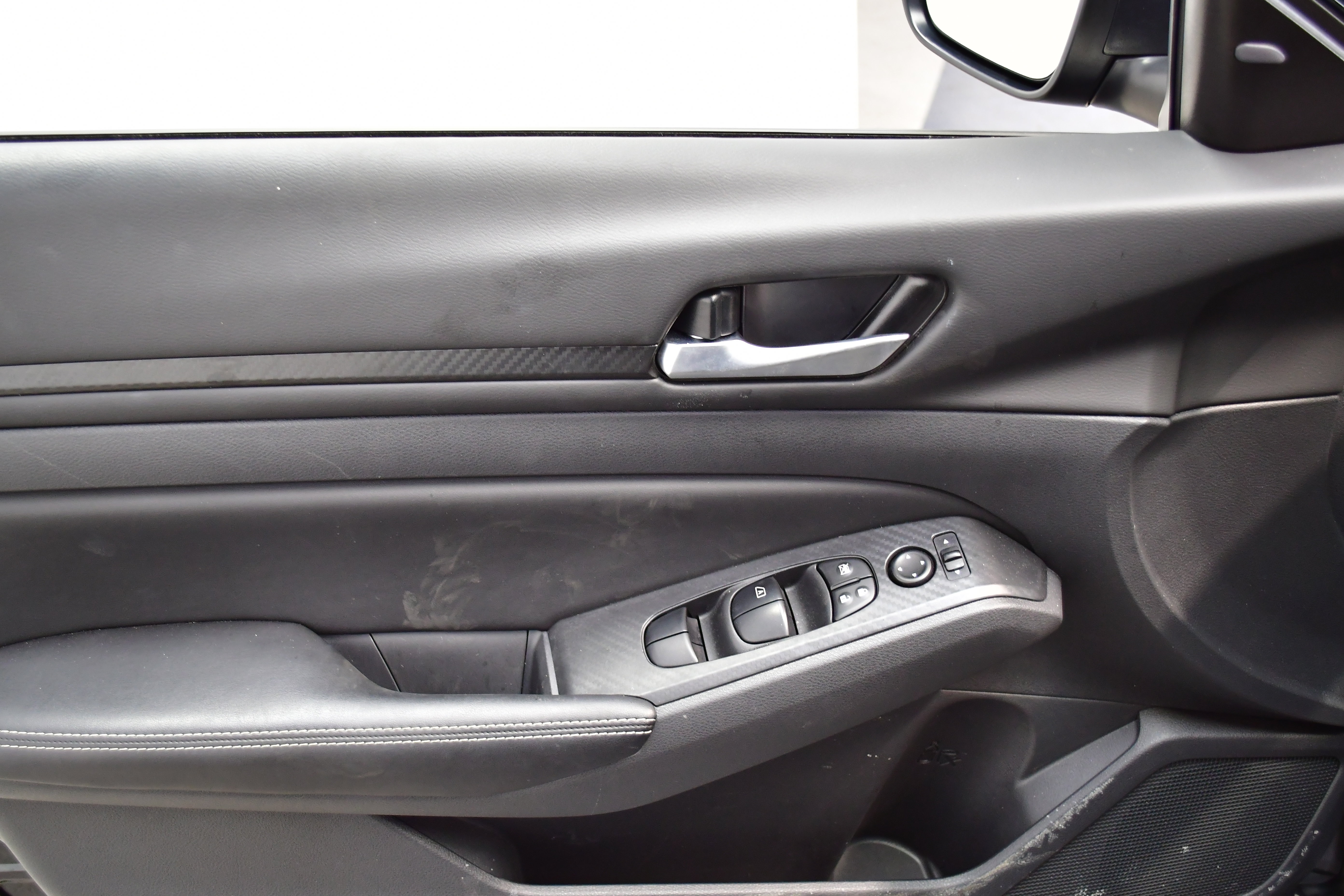 Used 2025 Nissan Altima 2.5 SV image 16