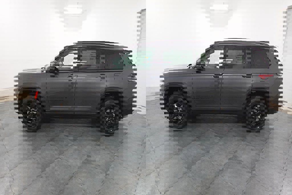 New 2025 Jeep Grand Cherokee L Limited w/ Luxury Tech Group II image 2