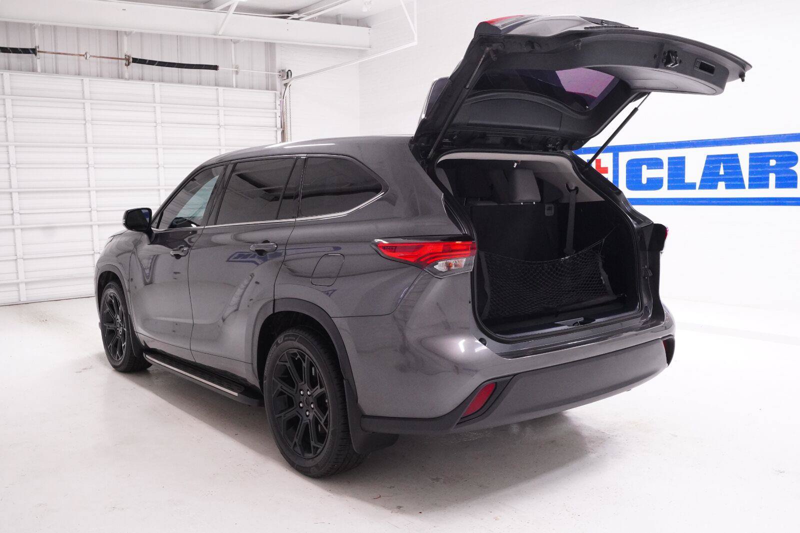 Used 2022 Toyota Highlander L FWD image 32