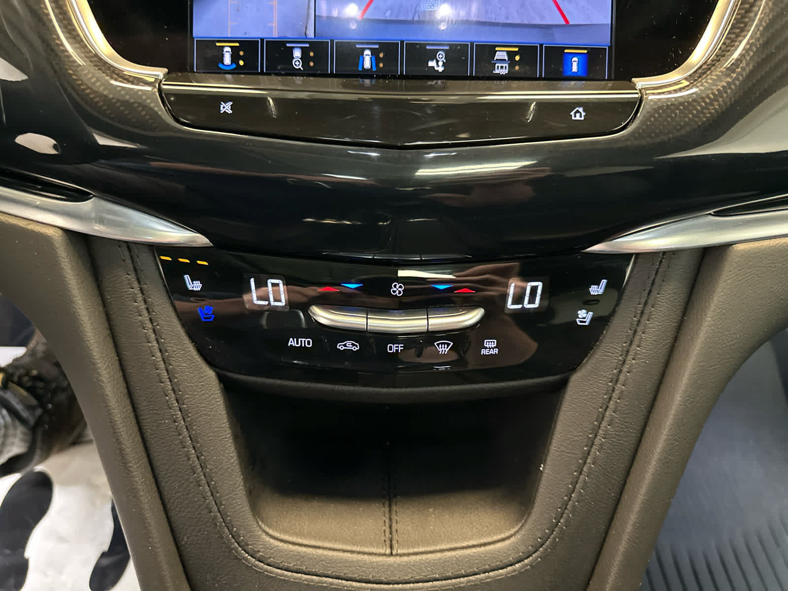 Used 2024 Cadillac XT6 Sport w/ Technology Package AWD/4WD image 33