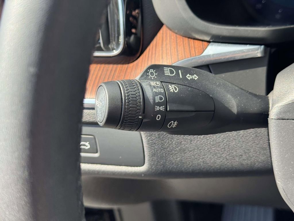Certified 2023 Volvo XC60 B5 Plus image 21