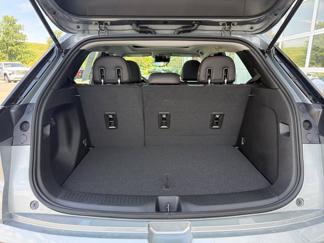Used 2027 Chevrolet Bolt RS w/ Technology Package FWD image 16