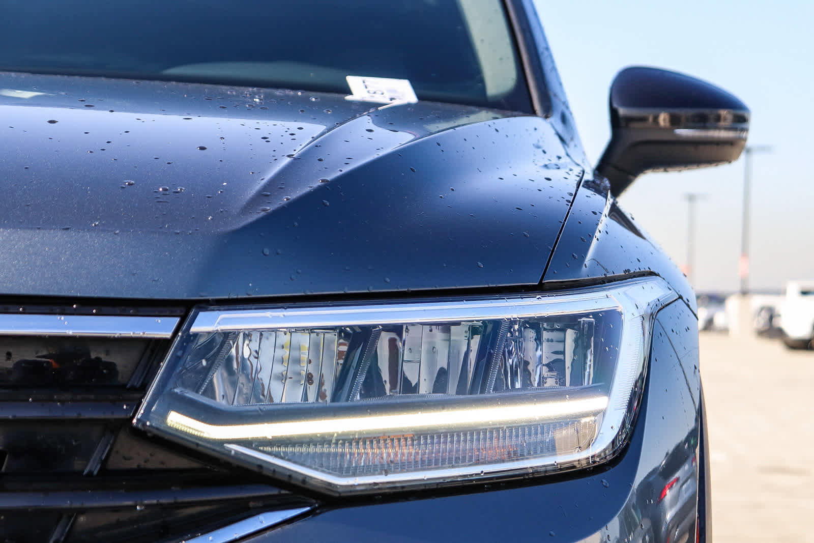 Used 2022 Volkswagen Tiguan SE R-Line image 7