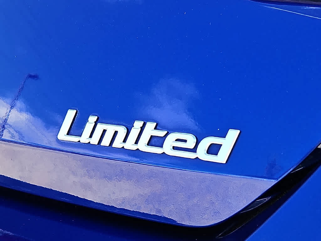 Used 2025 Hyundai Elantra Limited FWD image 33