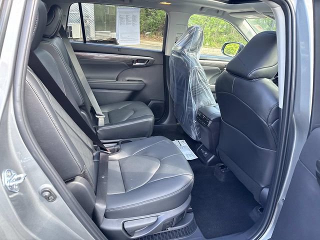 Used 2026 Toyota Highlander Platinum AWD/4WD image 11