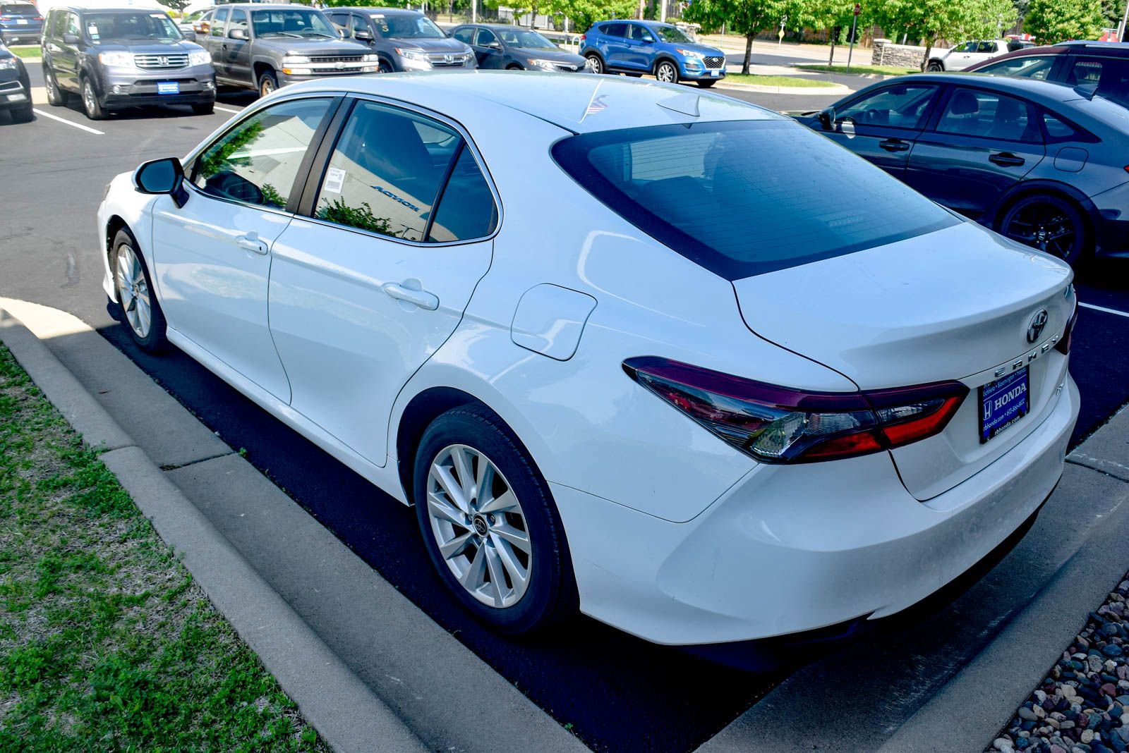 Used 2021 Toyota Camry LE FWD image 18