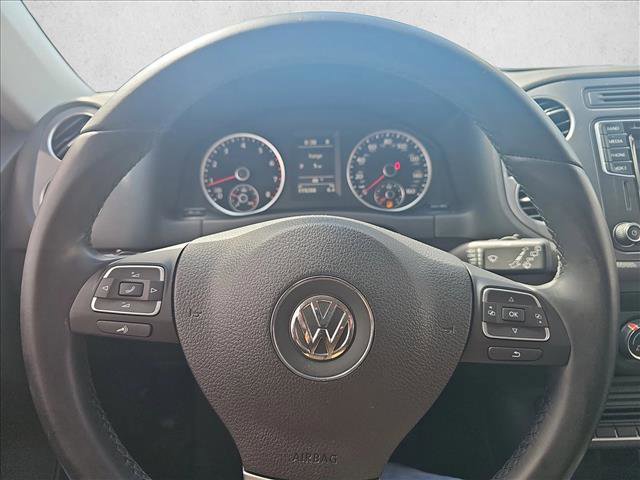 Used 2017 Volkswagen Tiguan S image 16
