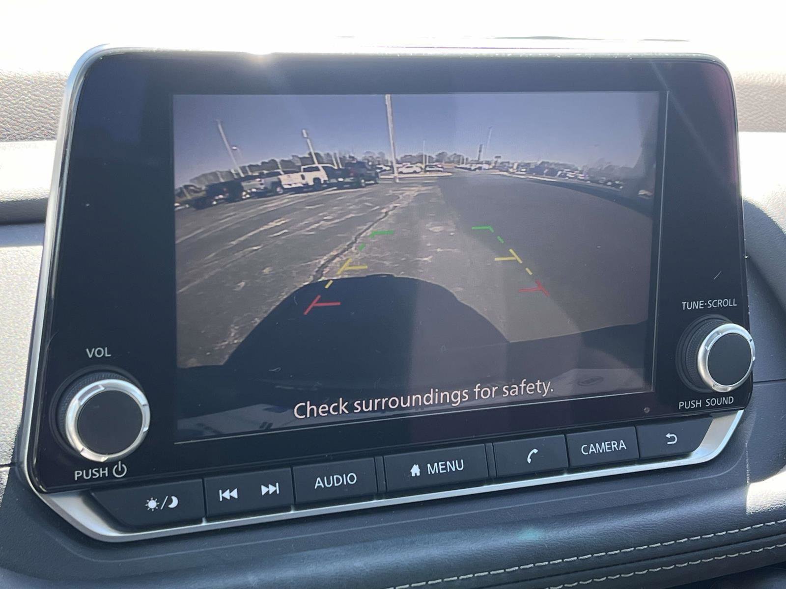 Used 2023 Nissan Rogue S image 2