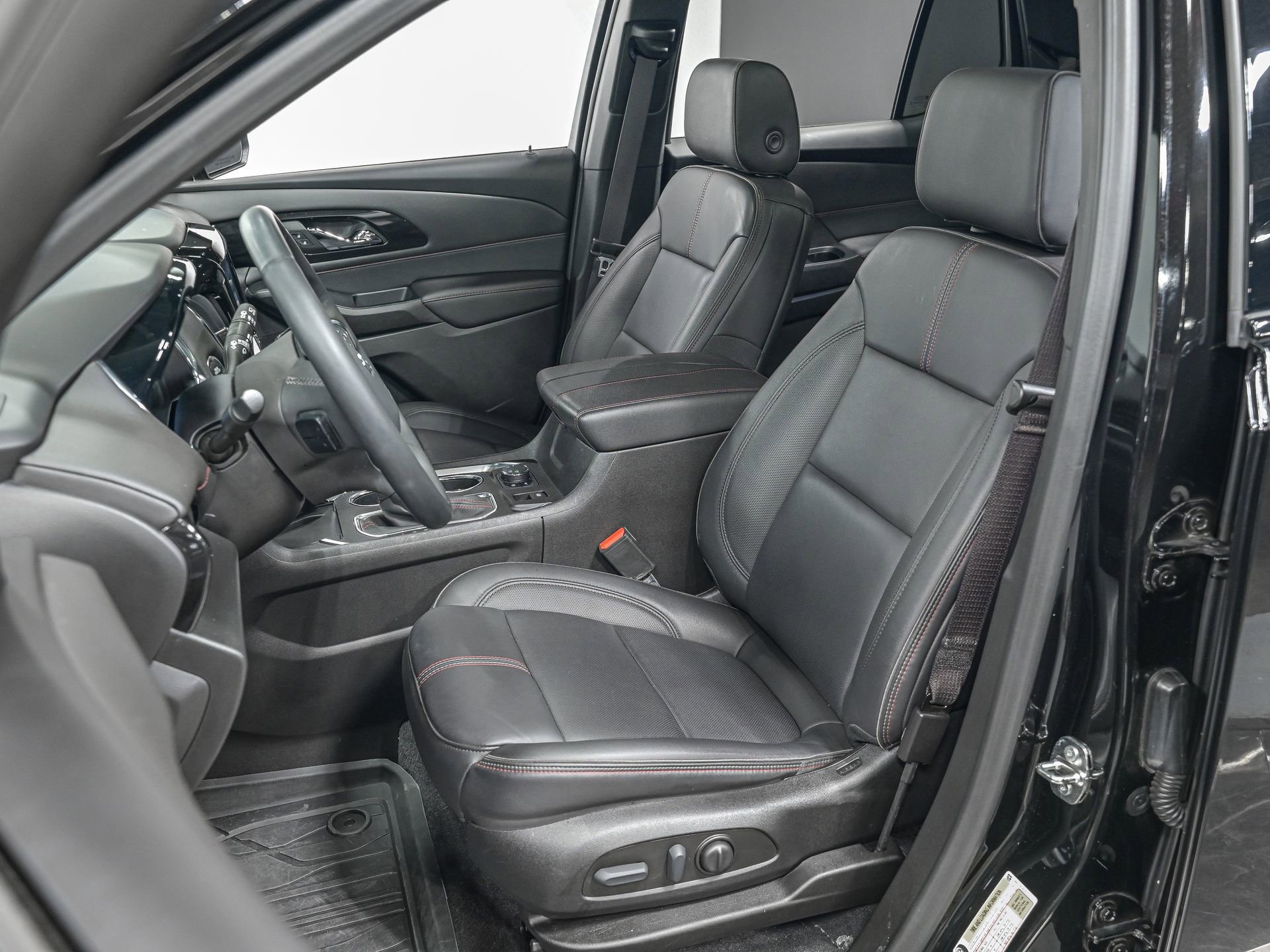 Used 2023 Chevrolet Traverse RS AWD/4WD image 16