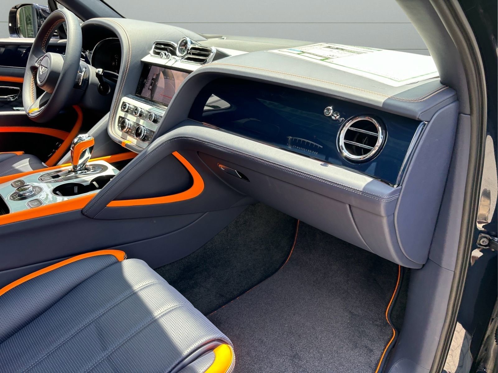 Used 2024 Bentley Bentayga image 40