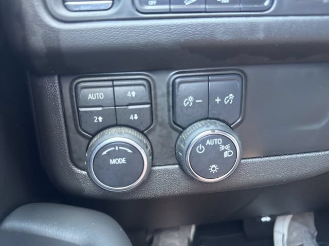 Used 2023 Chevrolet Tahoe Z71 w/ Luxury Package AWD/4WD image 21