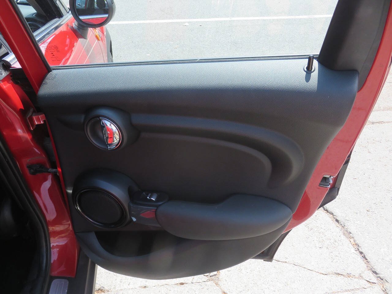 Used 2015 MINI Cooper 4-Door Hardtop FWD image 28