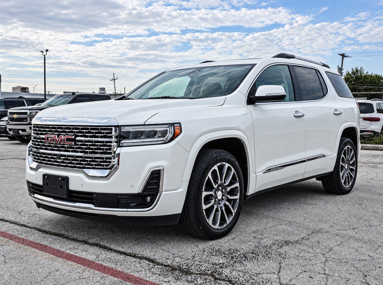 Used 2021 GMC Acadia Denali w/ Denali Technology Package FWD image 3