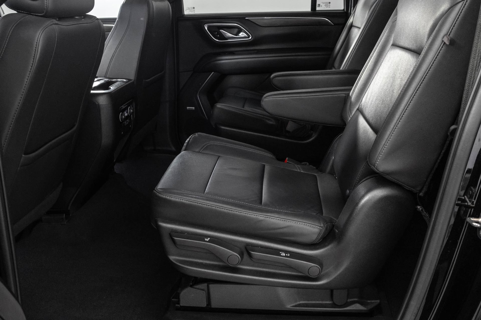 Used 2022 Chevrolet Suburban LT AWD/4WD image 38