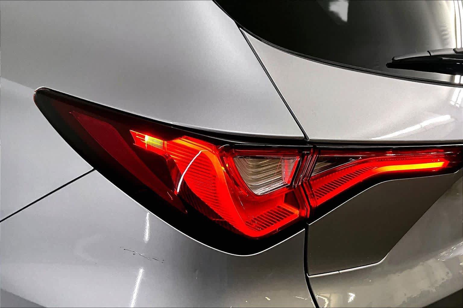 Used 2022 Acura MDX SH-AWD image 28