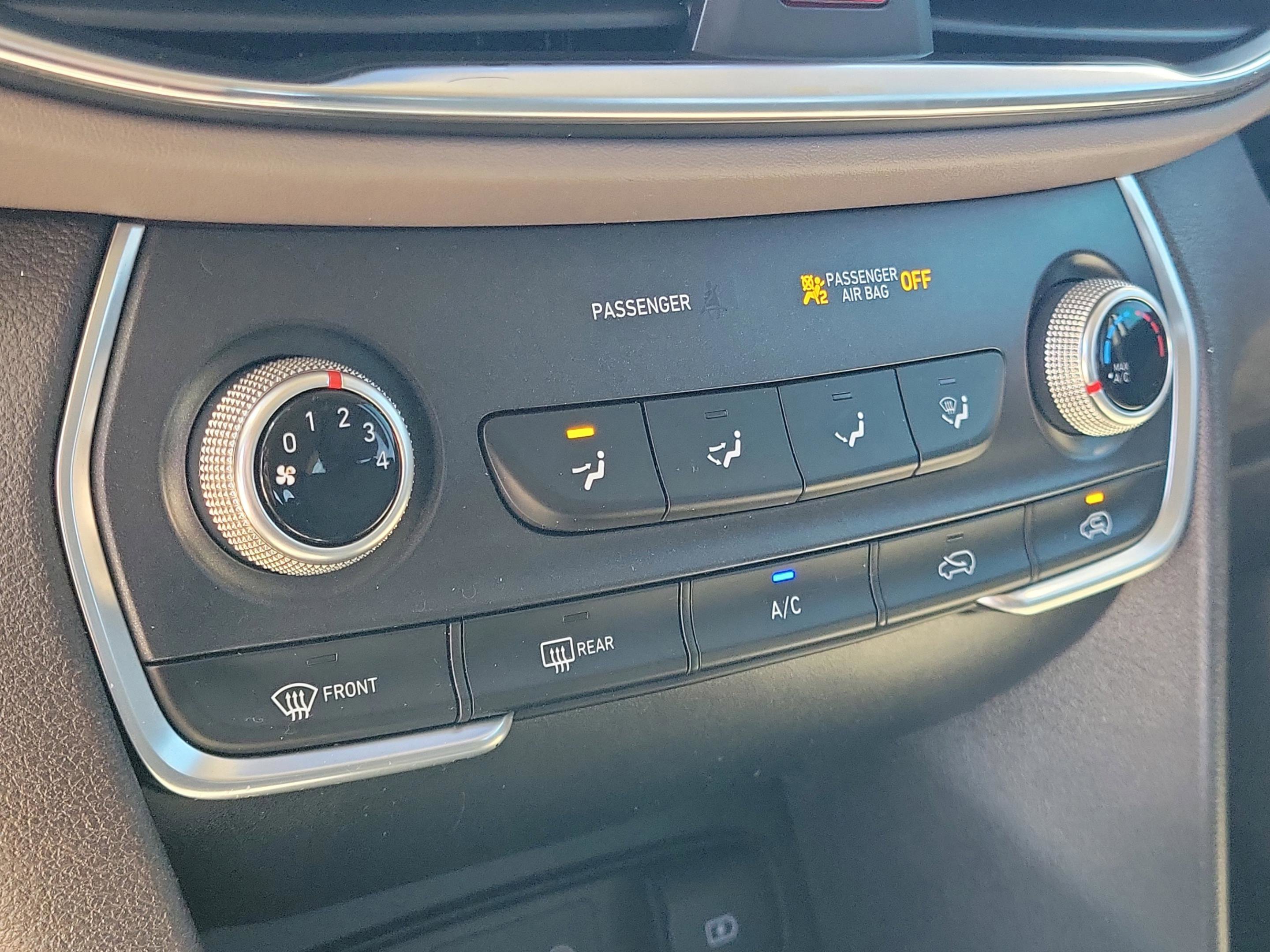 Used 2020 Hyundai Santa Fe SE image 27