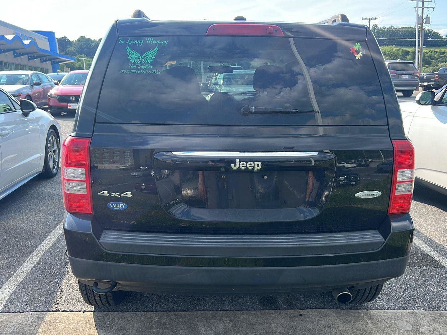 Used 2017 Jeep Patriot Latitude AWD/4WD image 3