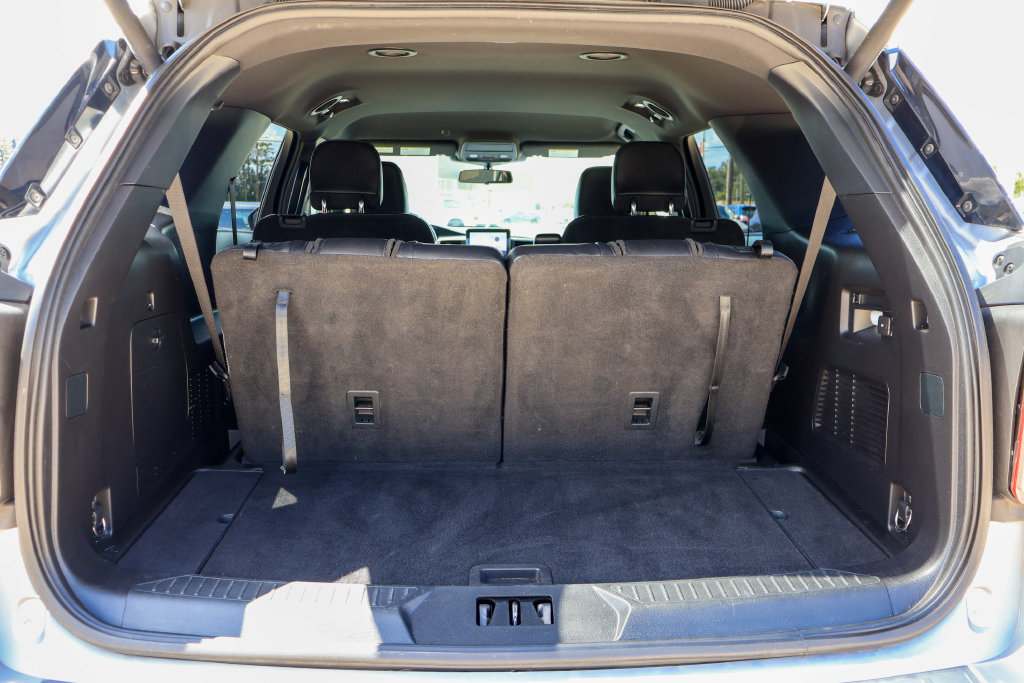 Used 2020 Ford Explorer XLT w/ Equipment Group 202A RWD image 27