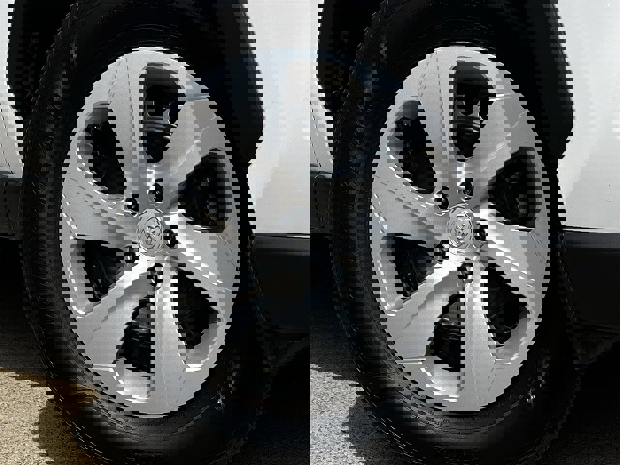 Used 2024 Toyota RAV4 LE image 29