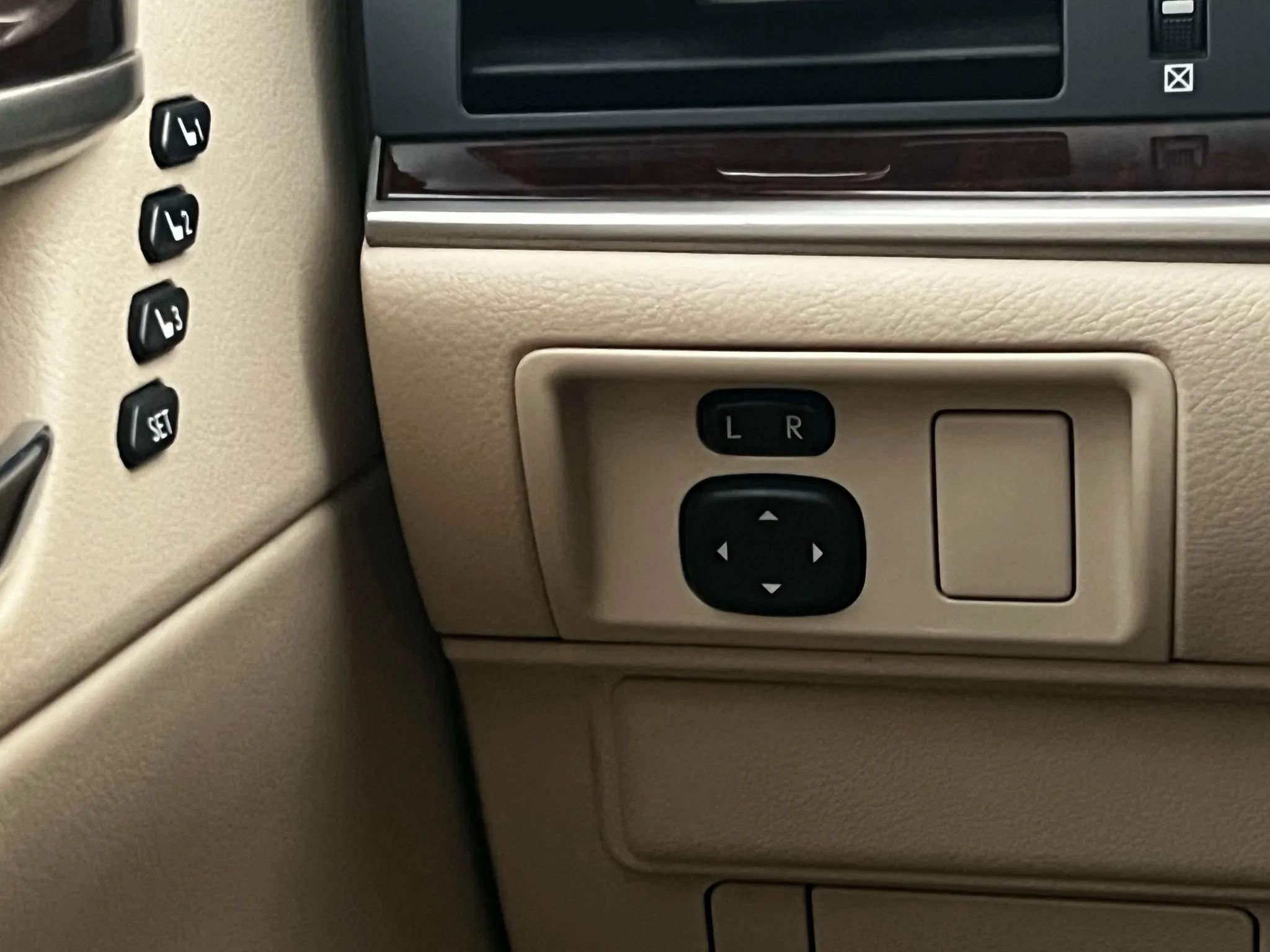 Used 2014 Lexus ES 350 ES 350 Sedan 4D w/ Premium Package image 21