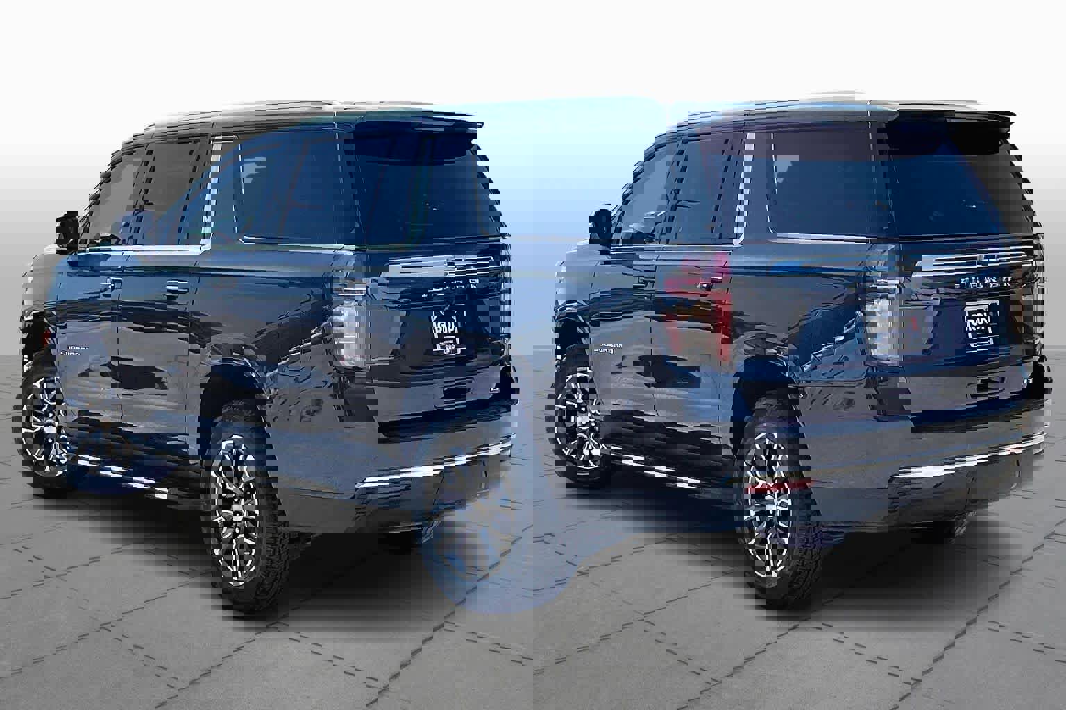 Used 2023 Chevrolet Suburban LT w/ Luxury Package image 12