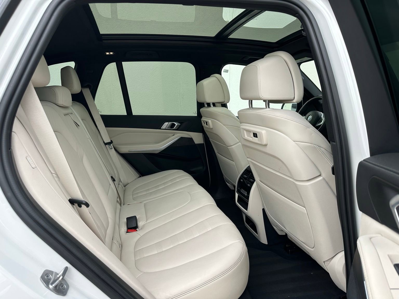 Used 2022 BMW X5 sDrive40i w/ M Sport Package RWD image 18