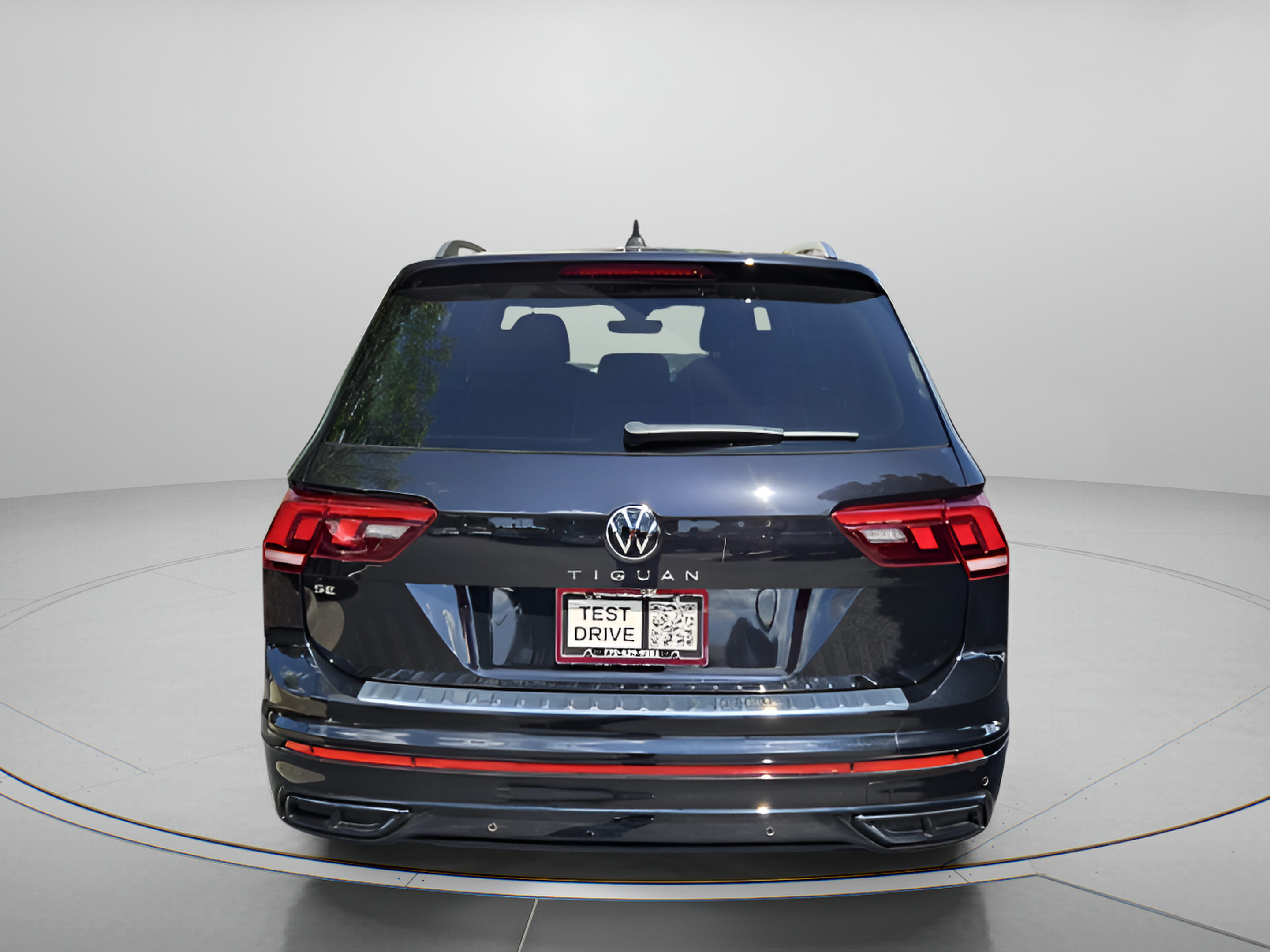 Certified 2023 Volkswagen Tiguan SE R-Line FWD image 4