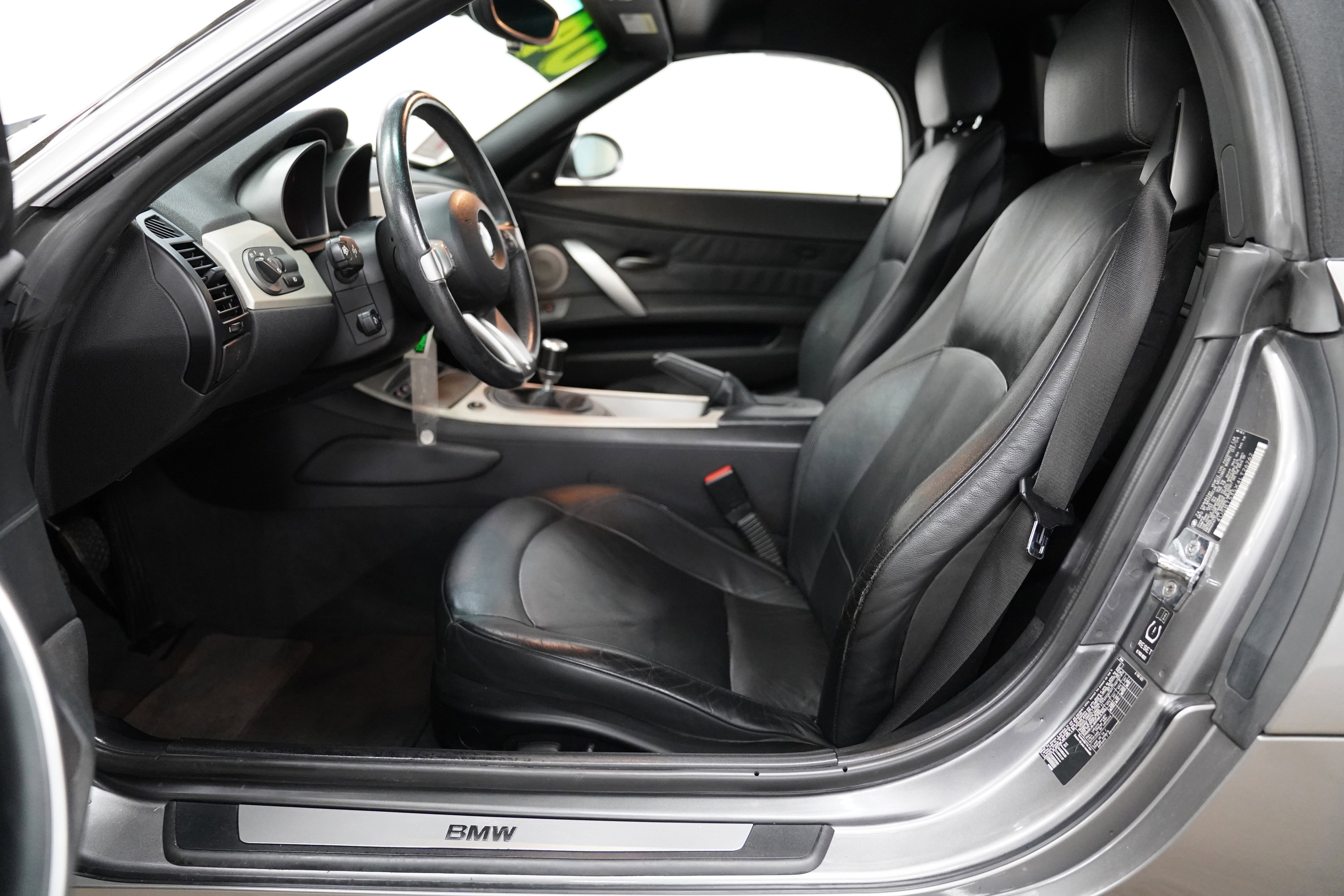 Used 2004 BMW Z4 3.0i image 4