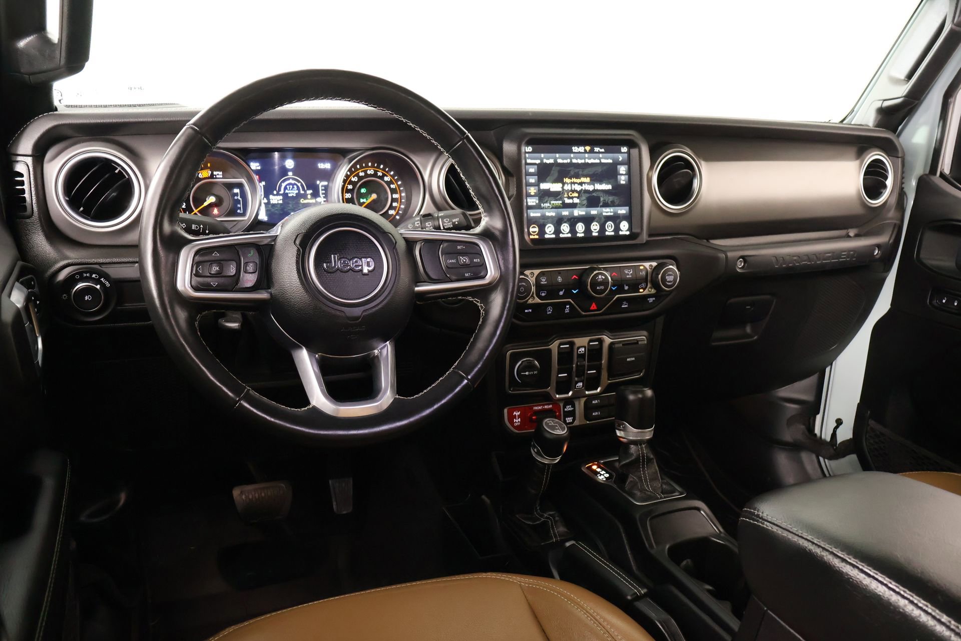 Used 2023 Jeep Wrangler Unlimited Rubicon w/ LED Lighting Group AWD/4WD image 2
