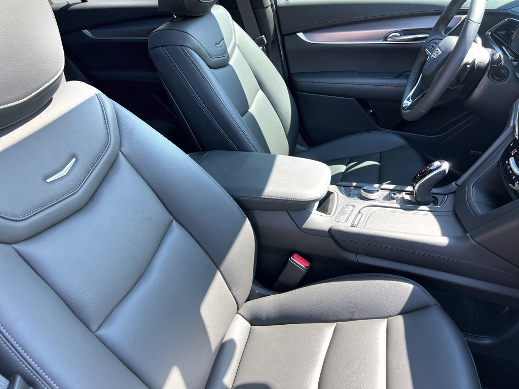 New 2025 Cadillac XT6 Luxury image 13