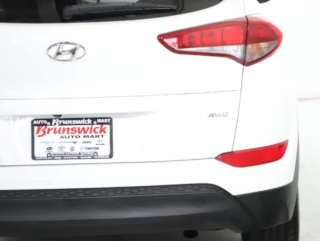 Used 2018 Hyundai Tucson SE w/ Cargo Package AWD/4WD image 17