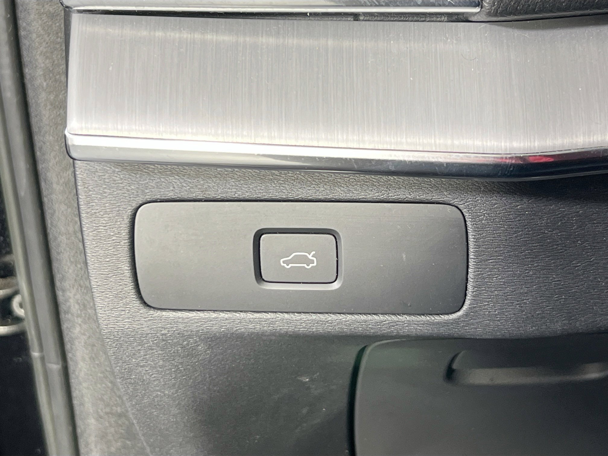 Used 2023 Volvo XC90 B5 Core w/ Protection Package Premier image 10