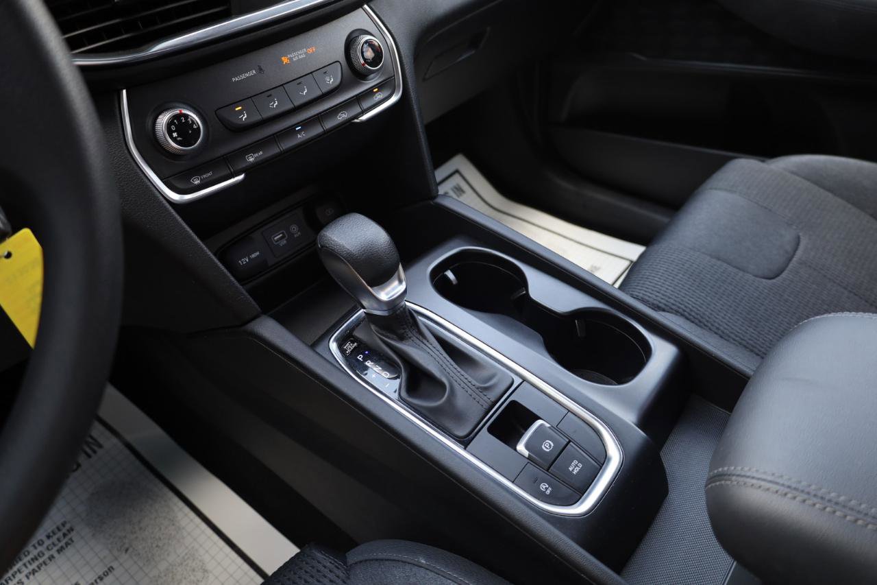 Used 2020 Hyundai Santa Fe SE image 9