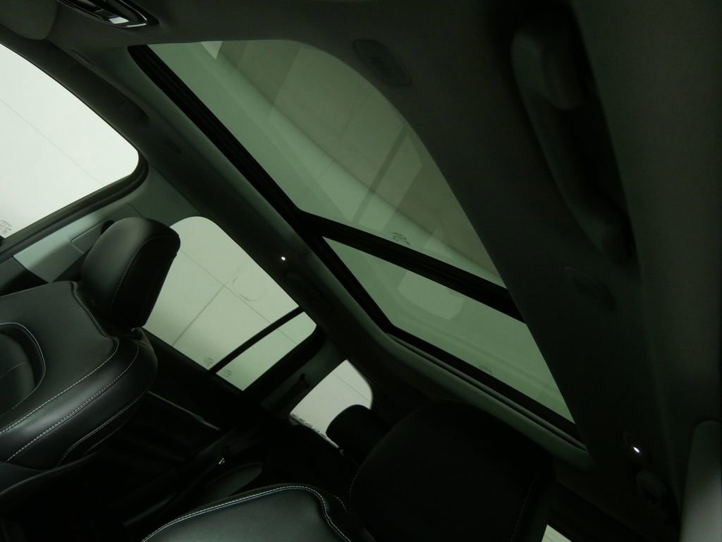 Used 2022 Jeep Grand Cherokee Limited 4xe image 12