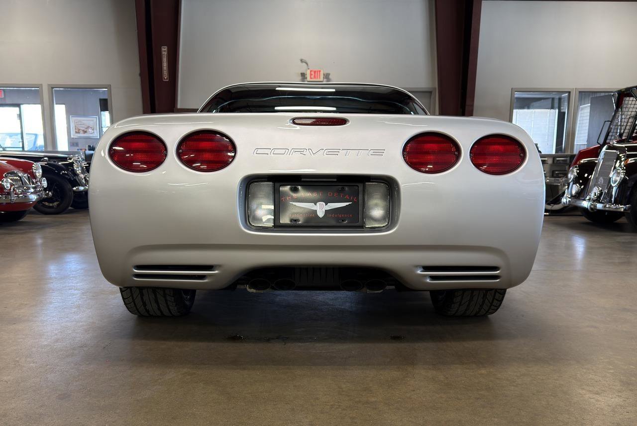 Used 1997 Chevrolet Corvette Coupe w/ Memory Pkg RWD image 16