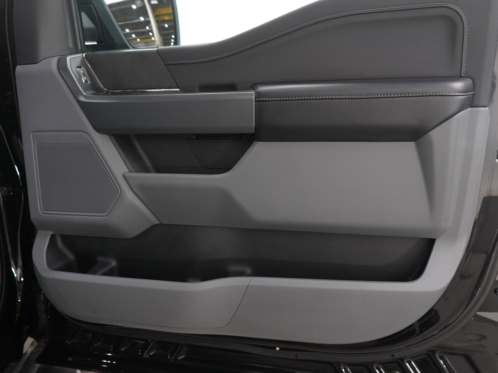 Used 2024 Ford F150 XLT w/ Mobile Office Package image 9