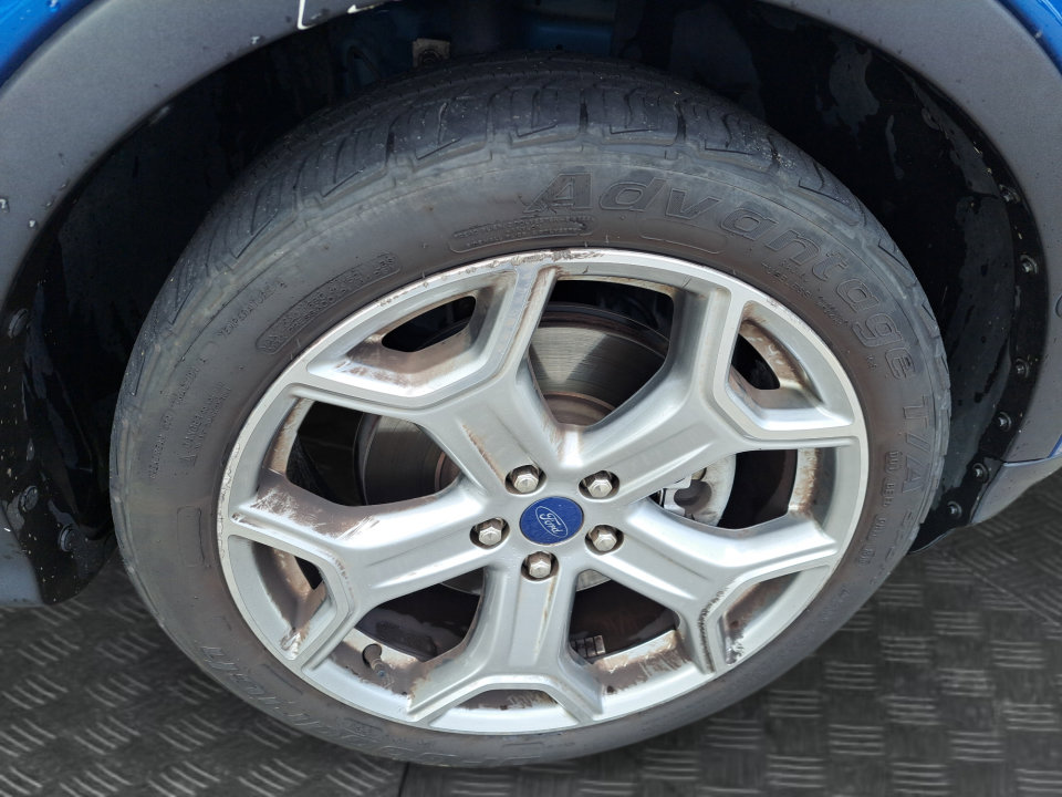 Used 2017 Ford Escape Titanium w/ Equipment Group 301A AWD/4WD image 19