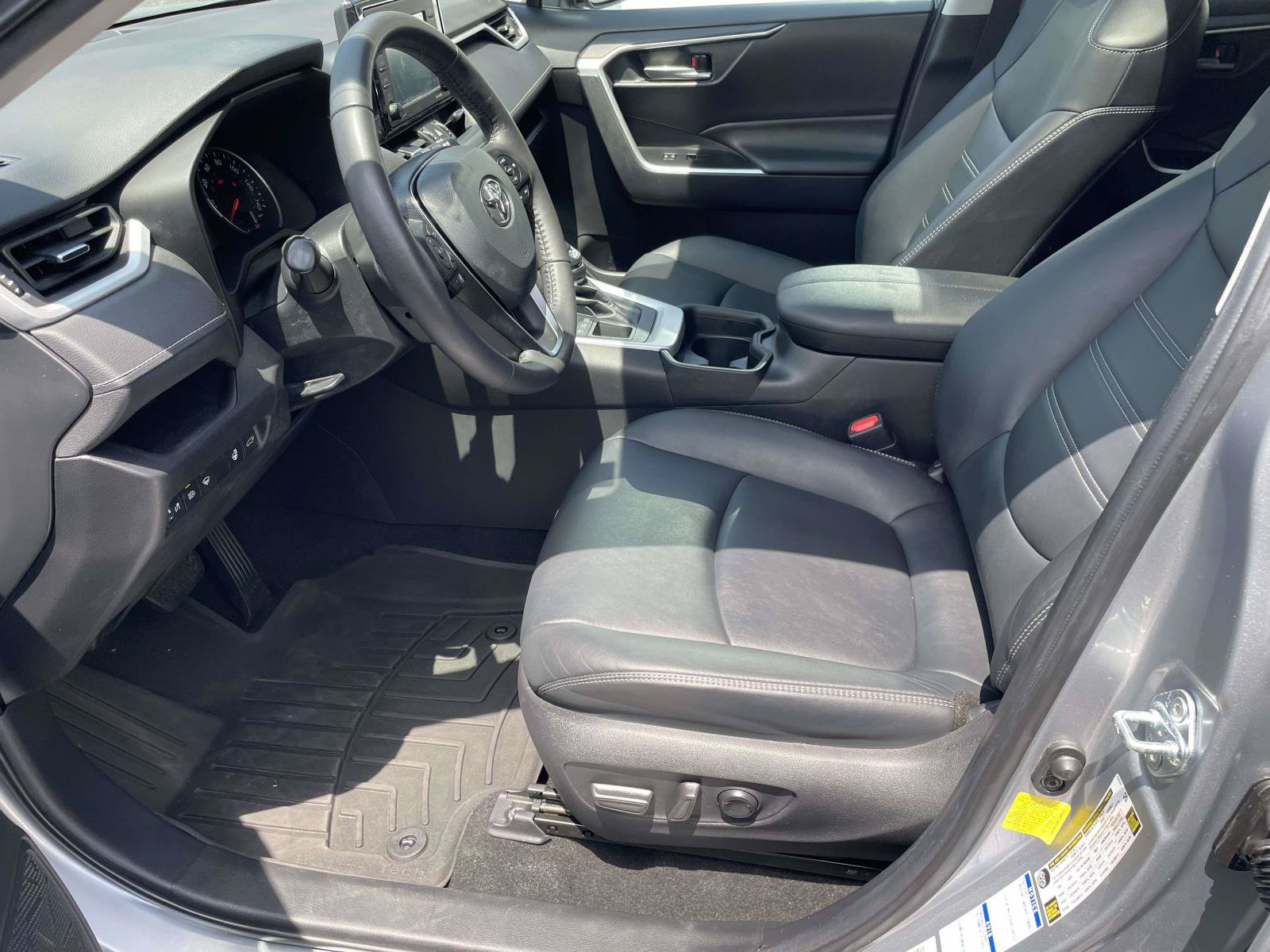 Used 2021 Toyota RAV4 XLE Premium AWD/4WD image 7