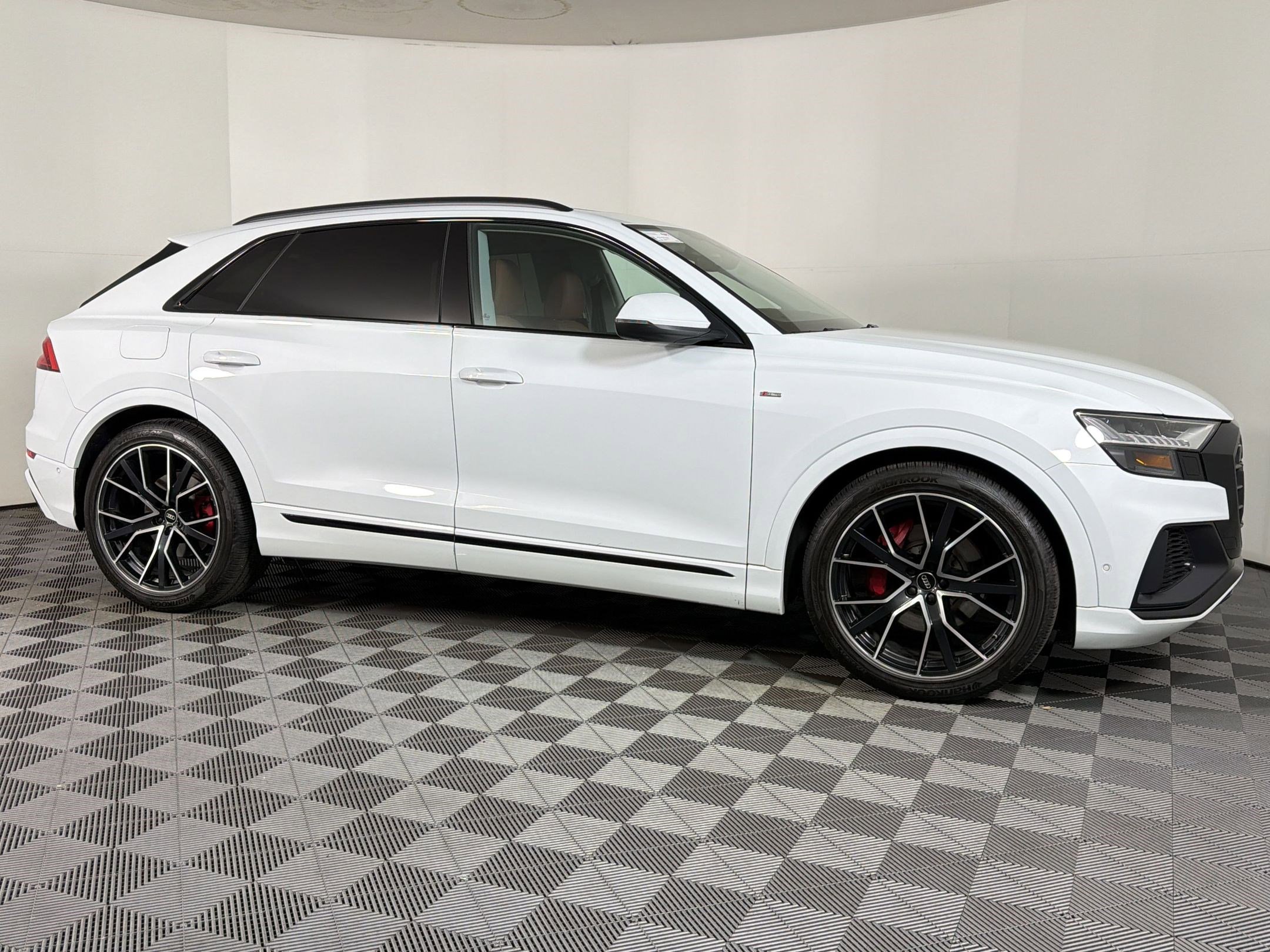 Used 2022 Audi Q8 Prestige w/ Prestige Package AWD/4WD image 6