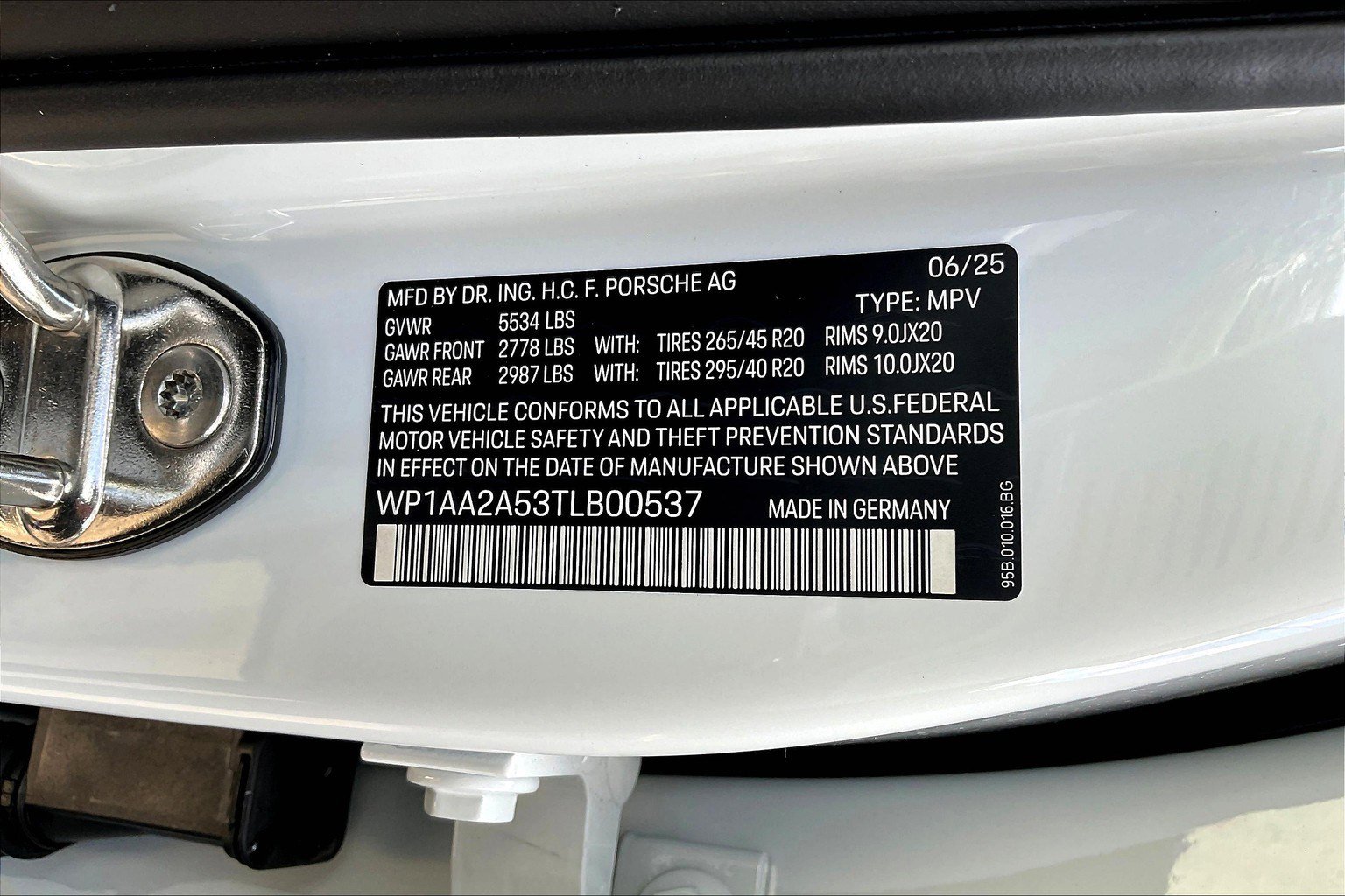 New 2026 Porsche Macan image 15