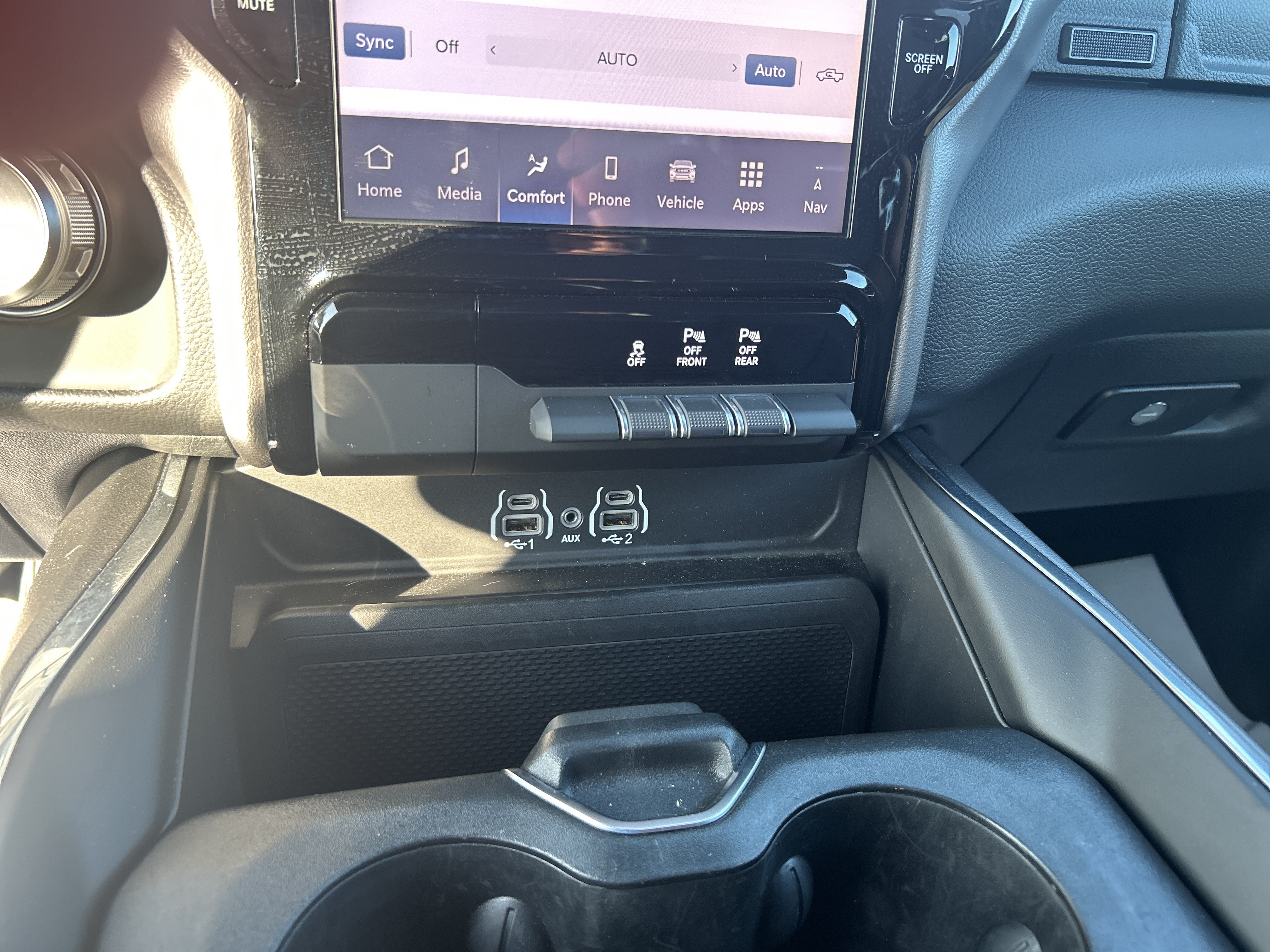 Used 2026 RAM 1500 Laramie AWD/4WD image 27