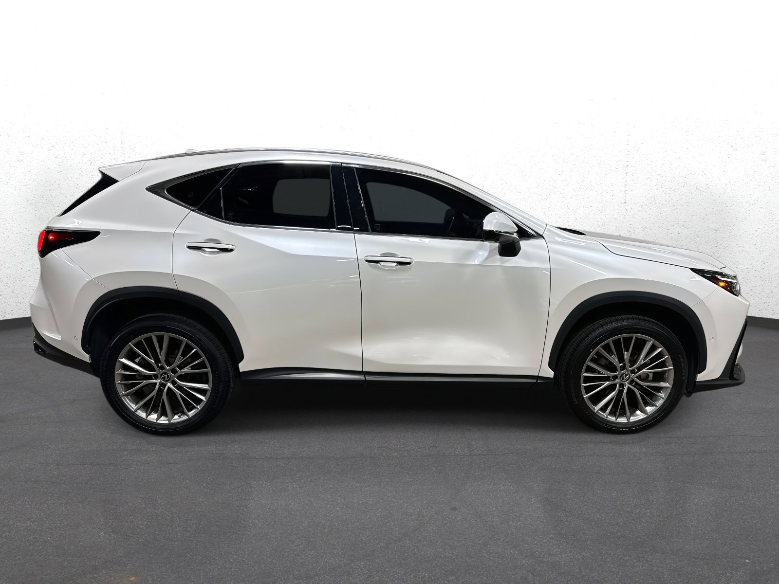 Certified 2022 Lexus NX 350h NX 350h Luxury image 2