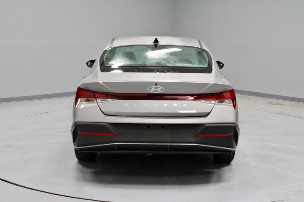 Used 2024 Hyundai Elantra SEL FWD image 11
