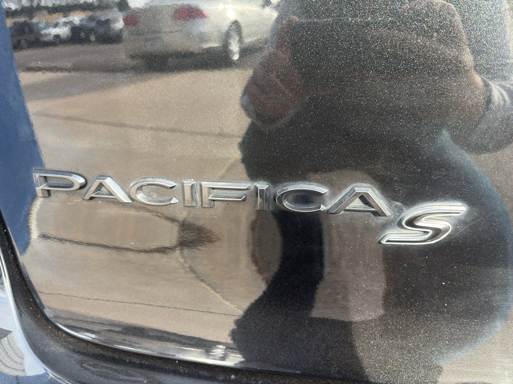 Used 2018 Chrysler Pacifica Touring-L w/ Premium Audio Group image 33