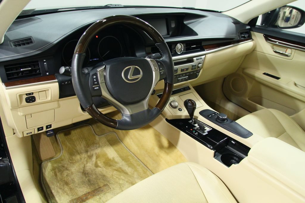 Used 2014 Lexus ES 350 w/ Premium Package FWD image 17