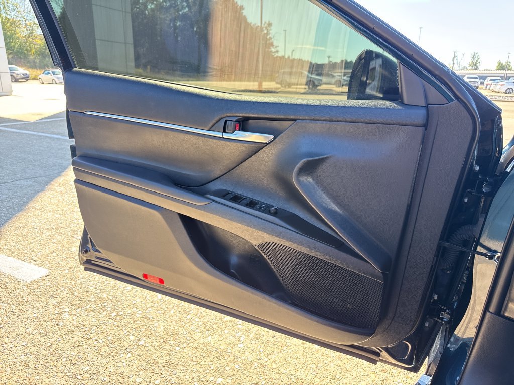 Used 2021 Toyota Camry SE FWD image 21