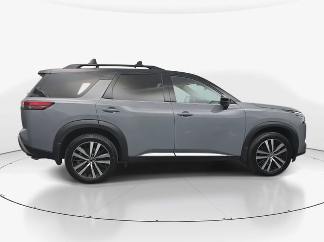 Used 2024 Nissan Pathfinder Platinum image 11