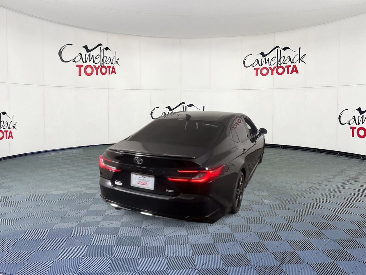 Used 2025 Toyota Camry XSE FWD image 9